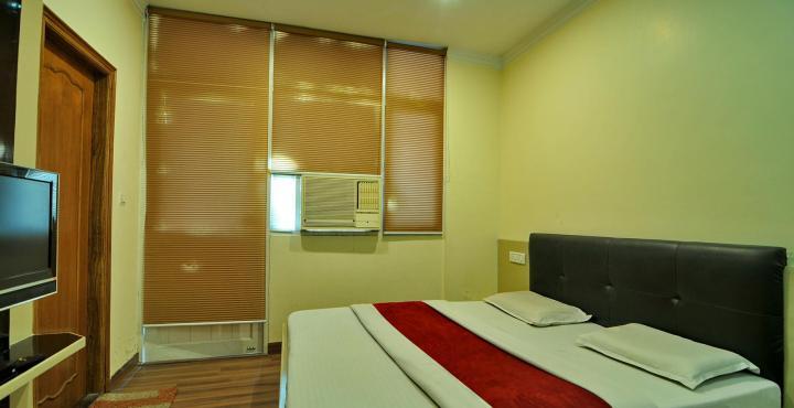 Hotel Oyo Royal Brooks Chandigarh
